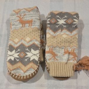 Cozy Knit Mittens with Deer Pattern